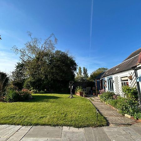 Cosy Cottage Ground Floor Bedroom Ensuite With Private Entrance Chichester Eksteriør bilde