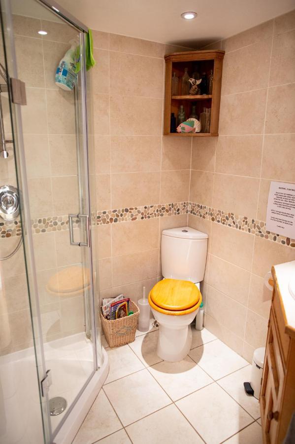 Cosy Cottage Ground Floor Bedroom Ensuite With Private Entrance Chichester Eksteriør bilde