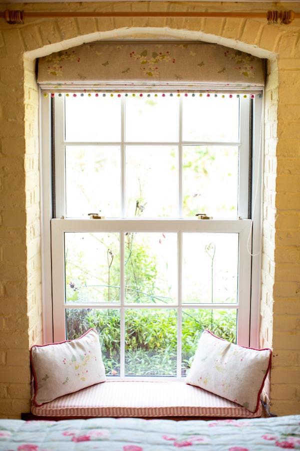 Cosy Cottage Ground Floor Bedroom Ensuite With Private Entrance Chichester Eksteriør bilde