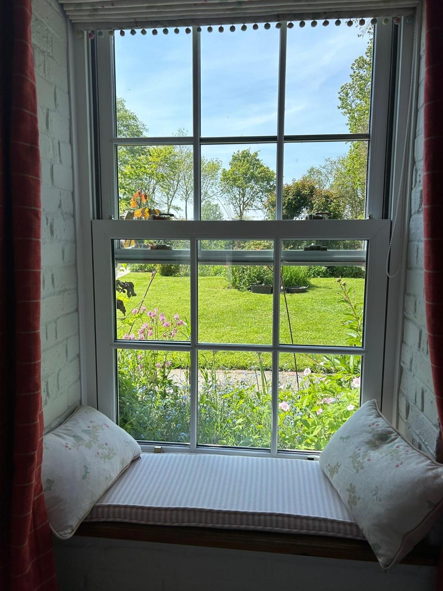 Cosy Cottage Ground Floor Bedroom Ensuite With Private Entrance Chichester Eksteriør bilde